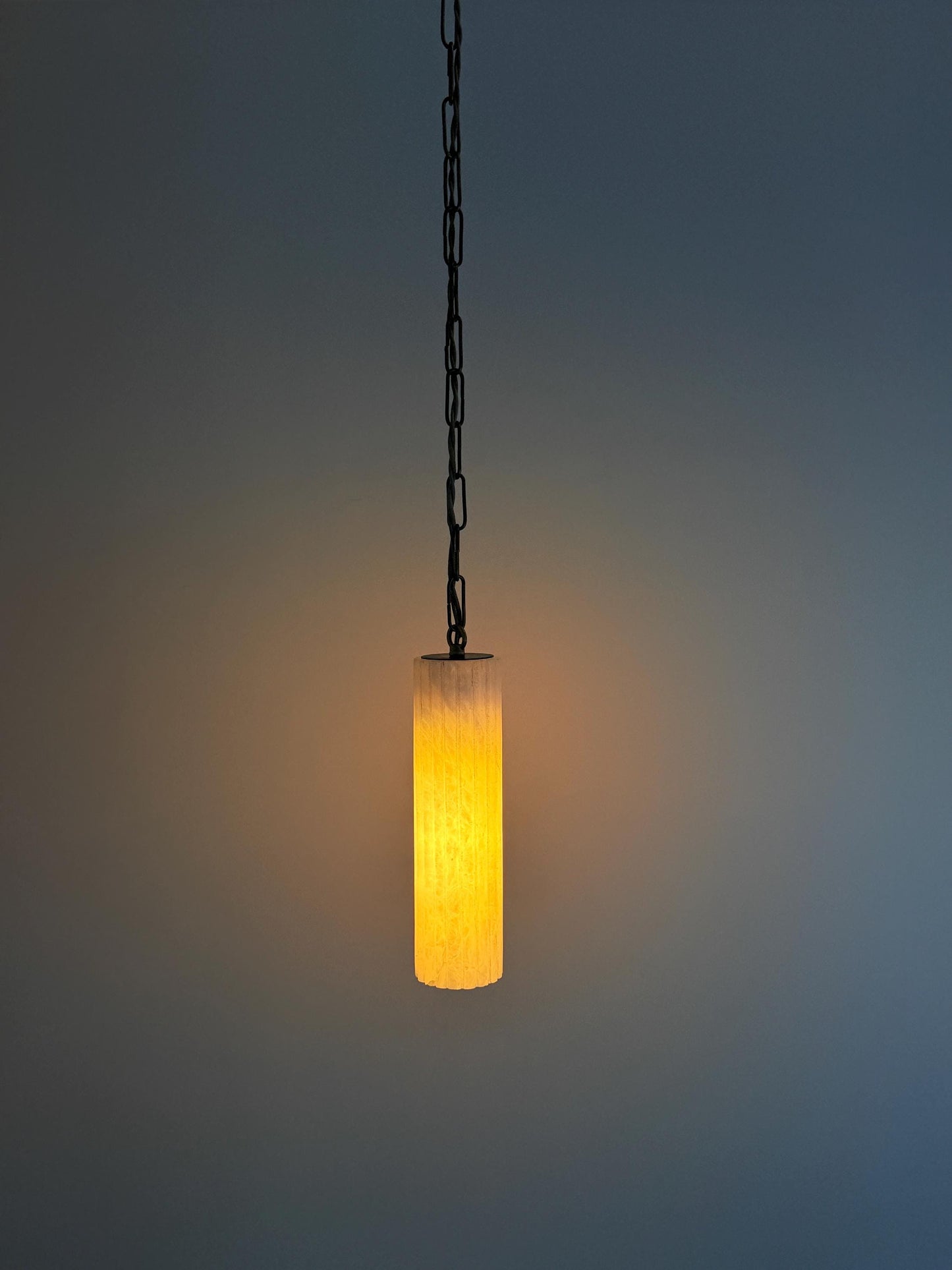 Handmade Fluted Alabaster Pendant Light – Solid Brass Chain Ceiling Fixture - optimized image
