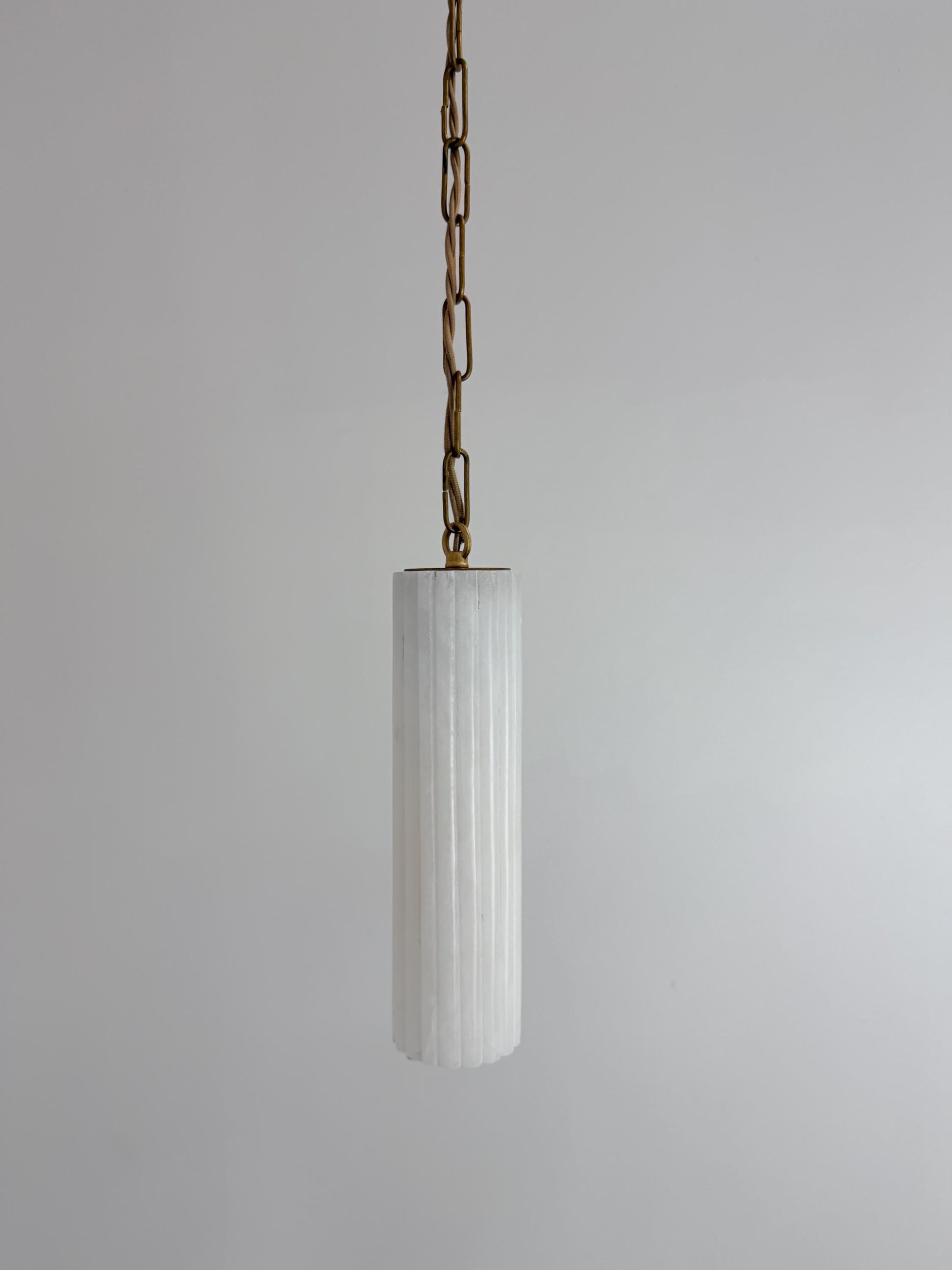 Handmade Fluted Alabaster Pendant Light – Solid Brass Chain Ceiling Fixture - optimized image