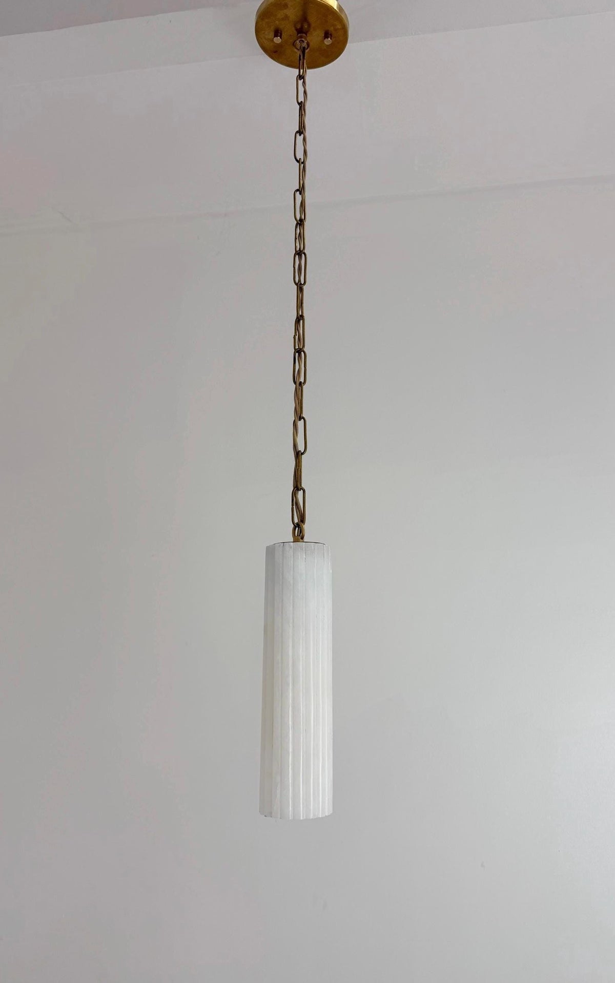 Handmade Fluted Alabaster Pendant Light – Solid Brass Chain Ceiling Fixture - optimized image