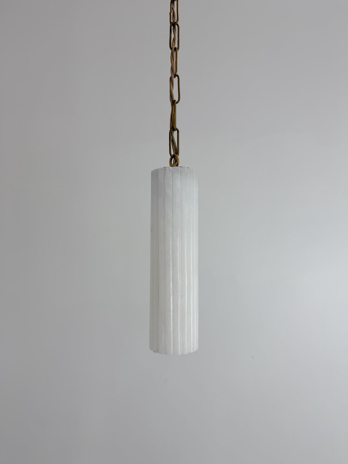 Handmade Fluted Alabaster Pendant Light – Solid Brass Chain Ceiling Fixture - optimized image