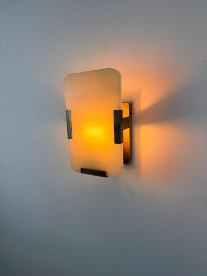 Handmade Natural Onyx Wall Sconce – Modern Luxury Stone Wall Light With Brass Finish - optimized image