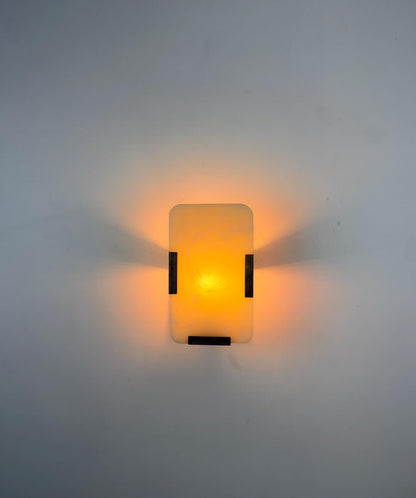 Handmade Natural Onyx Wall Sconce – Modern Luxury Stone Wall Light With Brass Finish - optimized image