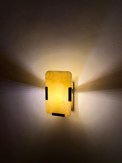 Handmade Natural Onyx Wall Sconce – Modern Luxury Stone Wall Light With Brass Finish - optimized image