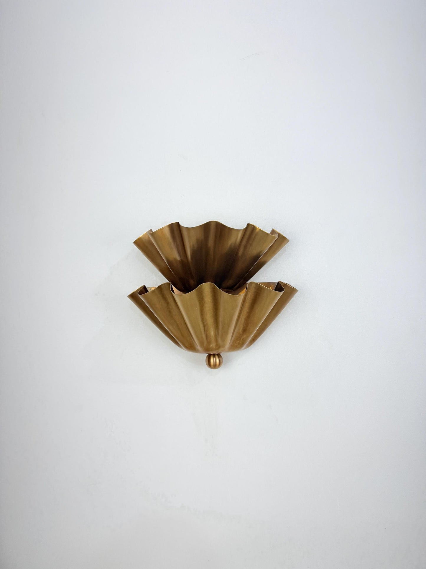 Scalloped Brass Half Flower Wall Sconce Handmade Shell Wall Light Fixture for Bedroom, Hallway, Bathroom & Entryway Decor
