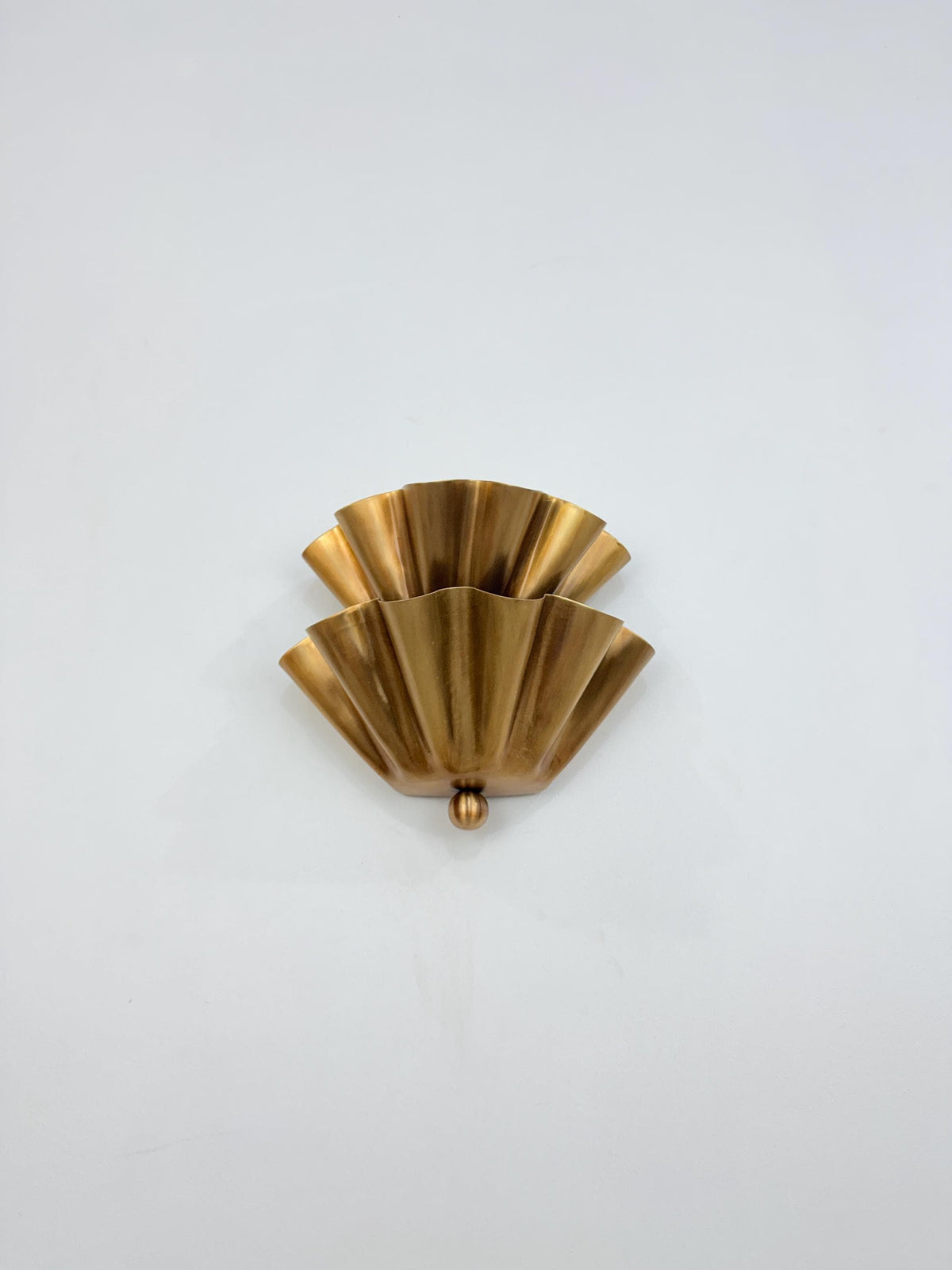 Scalloped Brass Half Flower Wall Sconce Handmade Shell Wall Light Fixture for Bedroom, Hallway, Bathroom & Entryway Decor - optimized image