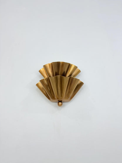 Scalloped Brass Half Flower Wall Sconce Handmade Shell Wall Light Fixture for Bedroom, Hallway, Bathroom & Entryway Decor - optimized image